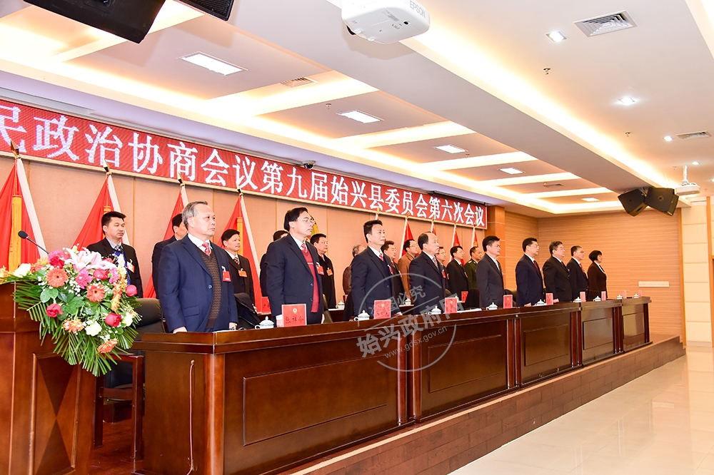 奏唱國歌——？謝義雄攝
