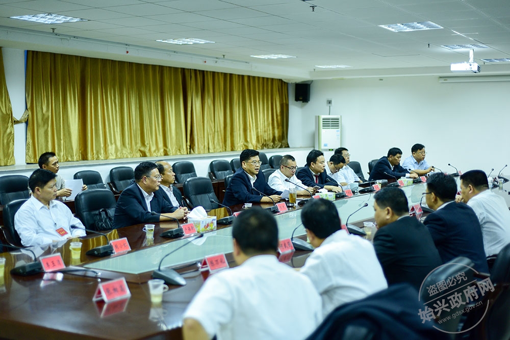 10月19日下午，中共始興縣第十三次代表大會主席團召開第五次會議。縣委書記黃令遙主持會議。？？？？會議聽取了預選總監(jiān)票人關于縣委候補委員預選結果的報告；通過了縣委候補委員候選人名單。