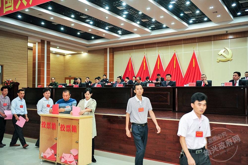 代表們行駛權利，投下莊嚴一票