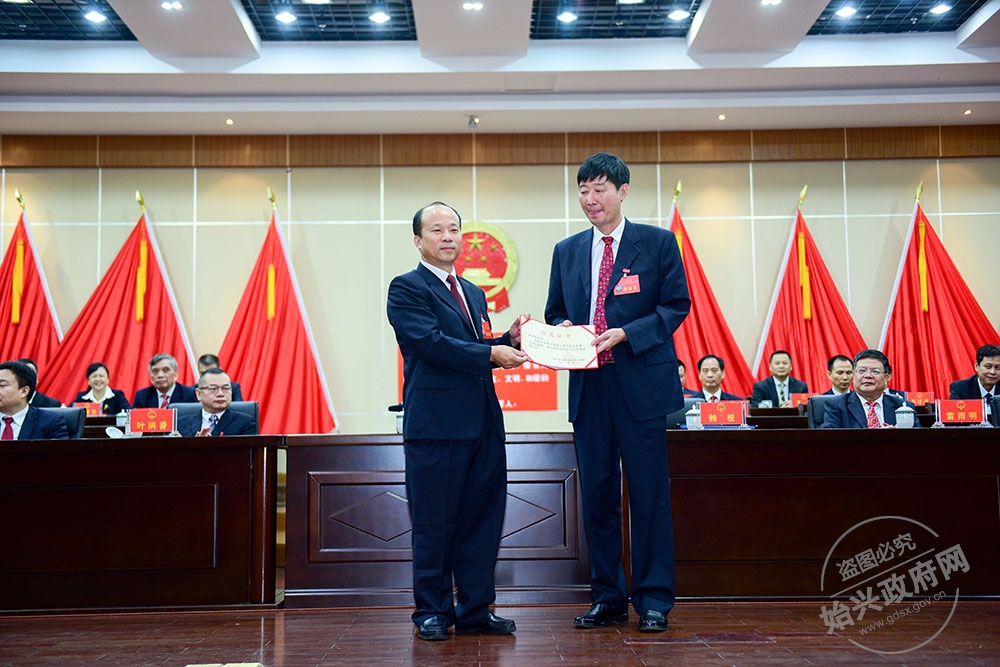 朱光東當(dāng)選為始興縣第十五屆人大常委會(huì)副主任。