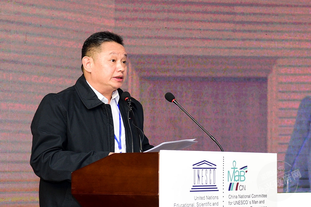 縣委書記黃建華在致辭中表示，此次會議將有效提高保護(hù)區(qū)生物多樣性保護(hù)與發(fā)展的能力，促進(jìn)始興縣對外交流與合作。