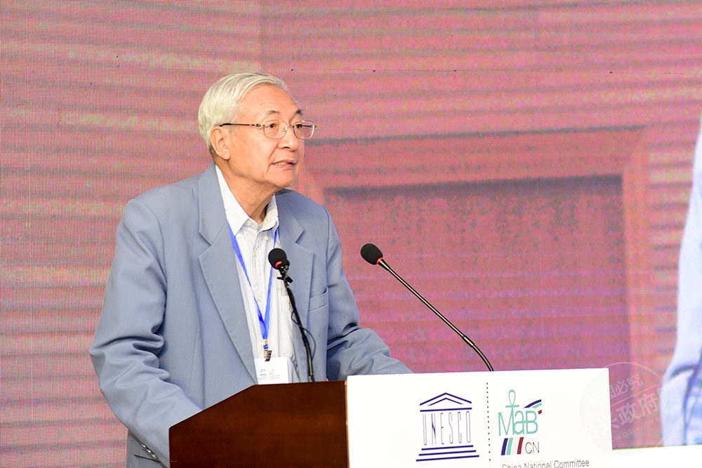 ？中國人與生物圈國家委員會主席許智宏在講話中指出，中國生物圈保護(hù)區(qū)網(wǎng)絡(luò)成員大會是中國生物圈保護(hù)區(qū)網(wǎng)絡(luò)的重要會議之一，大會每年根據(jù)保護(hù)區(qū)的特點，在會議中充分交流工作經(jīng)驗，分享人與生物圈的理念和進(jìn)展，對促進(jìn)中國保護(hù)區(qū)建設(shè)和人與生物圈理念的實踐具有重要意義。2018年是中國人與生物圈國家委員會成立40周年，也是中國加入聯(lián)合國教科文組織“人與生物圈計劃”的第45個年頭，中國人與生物圈國家委員會將以此為契機，進(jìn)一步明確中國人與生物圈計劃的發(fā)展方向，推廣人與生物圈的核心理念和實踐，進(jìn)一步促進(jìn)生物多樣性和文化多樣性的保護(hù)。